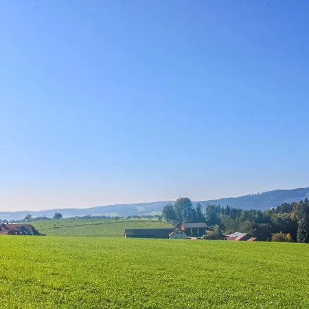 Blumenwiesenweg 16 *